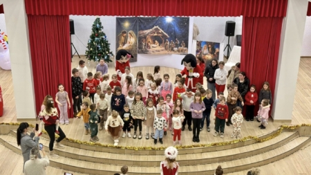Magia Crăciunului s-a împletit cu bucuria copilăriei, la Căminul Cultural din Rona de Jos