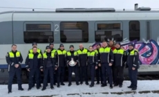 Șeful Postului de Poliție Transporturi Feroviare Sighetu Marmației, așteptat cu tort pe peron în ultima lui zi de muncă