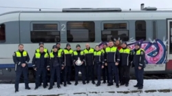 Șeful Postului de Poliție Transporturi Feroviare Sighetu Marmației, așteptat cu tort pe peron în ultima lui zi de muncă