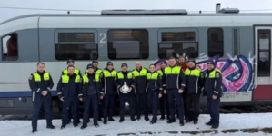 Șeful Postului de Poliție Transporturi Feroviare Sighetu Marmației, așteptat cu tort pe peron în ultima lui zi de muncă