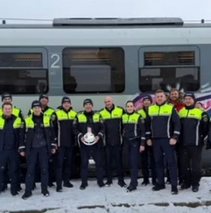 Șeful Postului de Poliție Transporturi Feroviare Sighetu Marmației, așteptat cu tort pe peron în ultima lui zi de muncă