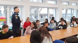 Elevii de la Școala Gimnazială Specială Baia Mare, în dialog cu reprezentanți ai Inspectoratului de Poliție al Județului Maramureș