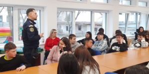 Elevii de la Școala Gimnazială Specială Baia Mare, în dialog cu reprezentanți ai Inspectoratului de Poliție al Județului Maramureș