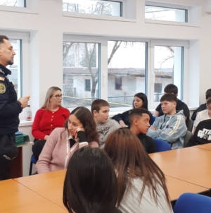 Elevii de la Școala Gimnazială Specială Baia Mare, în dialog cu reprezentanți ai Inspectoratului de Poliție al Județului Maramureș