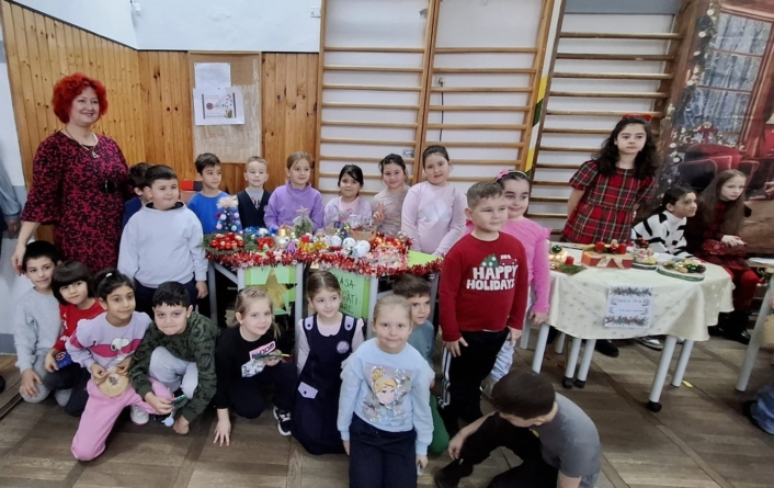 Școala Gimnazială „Octavian Goga” Baia Mare a găzduit Târgul de Crăciun „Povești lângă bradul de Crăciun”- ediția a III-a