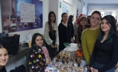 Târgul caritabil de Crăciun de la Colegiul de Arte Baia Mare a fost un adevărat succes
