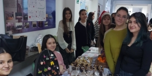 Târgul caritabil de Crăciun de la Colegiul de Arte Baia Mare a fost un adevărat succes