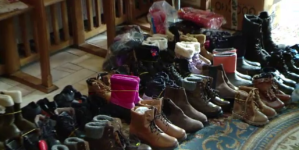 Campania „Încalță un copil, de iarnă!” aduce bucurie copiilor nevoiași din Maramureș