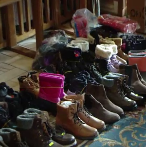 Campania „Încalță un copil, de iarnă!” aduce bucurie copiilor nevoiași din Maramureș