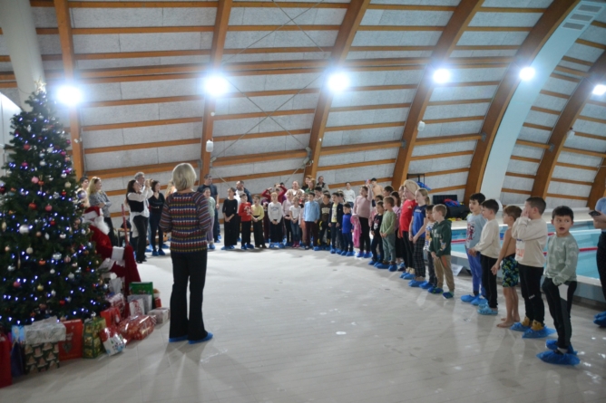 Înotătorii din Fărcașa au fost vizitați de Moș Crăciun!