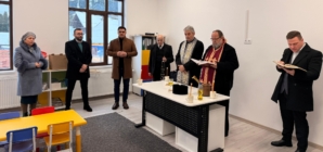 Stoiceni: noua grădiniță și căminul cultural au fost sfințite și inaugurate