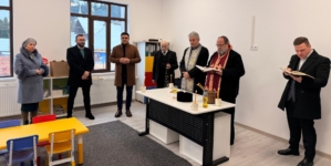 Stoiceni: noua grădiniță și căminul cultural au fost sfințite și inaugurate