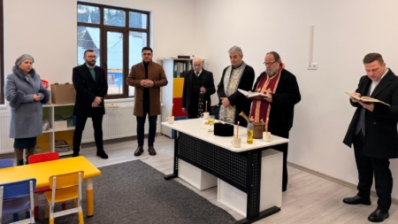 Stoiceni: noua grădiniță și căminul cultural au fost sfințite și inaugurate