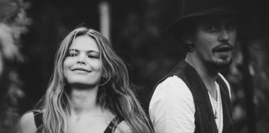 „CATANE”, comedia multipremiată în regia Ioanei Mischie, proiectată la Baia Mare și Sighetu Marmației în prezența actorilor Flavia Hojda și Pavel Ulici