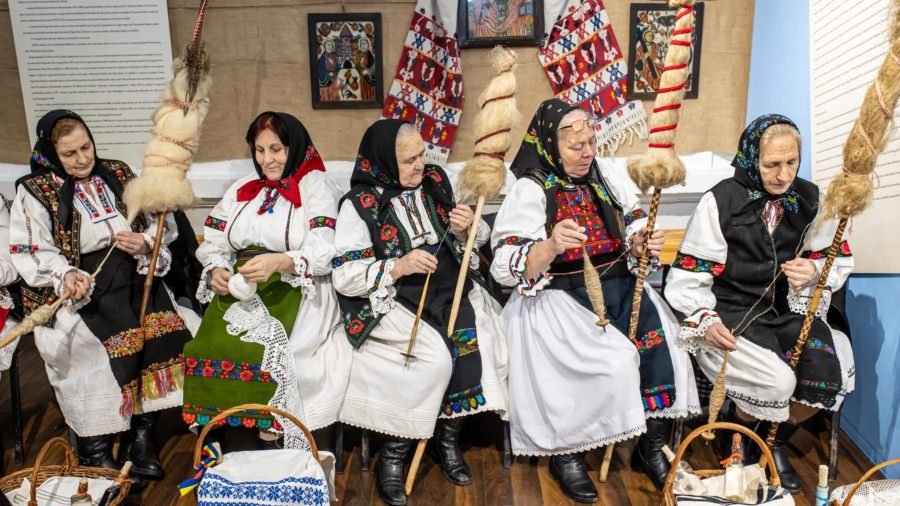 Tradiție: Se organizează șezătoare la Muzeul Satului din Baia Mare