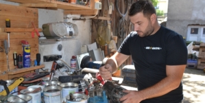 Daniel Gavriș din Fărcașa – de la primul bec aprins, la tractorul pornit prin telecomandă și telefon