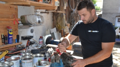 Daniel Gavriș din Fărcașa – de la primul bec aprins, la tractorul pornit prin telecomandă și telefon