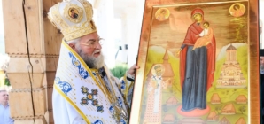 Icoana Maicii Domnului – Ocrotitoarea Maramureșului, ilustrată pe calendarele Episcopiei Maramureșului și Sătmarului pe anul 2026