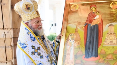 Icoana Maicii Domnului – Ocrotitoarea Maramureșului, ilustrată pe calendarele Episcopiei Maramureșului și Sătmarului pe anul 2026