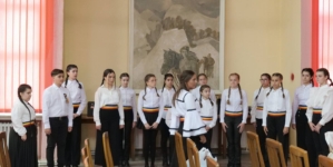 Elevii clasei canto muzică ușoară ai Școlii Populare de Arte din Baia Mare, invitați speciali la spectacolul „Mica Unire în Vers și Cântec”