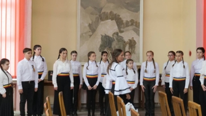 Elevii clasei canto muzică ușoară ai Școlii Populare de Arte din Baia Mare, invitați speciali la spectacolul „Mica Unire în Vers și Cântec”