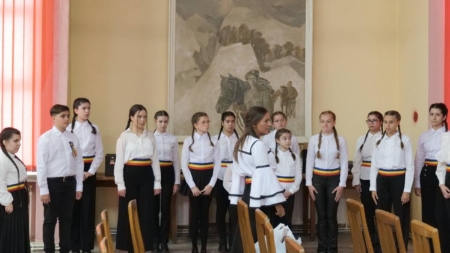 Elevii clasei canto muzică ușoară ai Școlii Populare de Arte din Baia Mare, invitați speciali la spectacolul „Mica Unire în Vers și Cântec”
