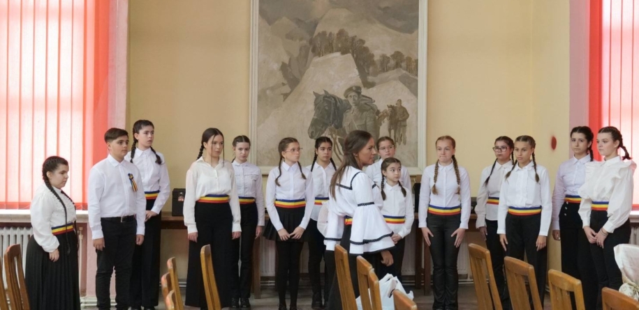 Elevii clasei canto muzică ușoară ai Școlii Populare de Arte din Baia Mare, invitați speciali la spectacolul „Mica Unire în Vers și Cântec”