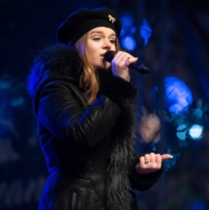 Talent, muncă și pasiune: Maia Matei, adolescenta care cucerește inimile prin muzică