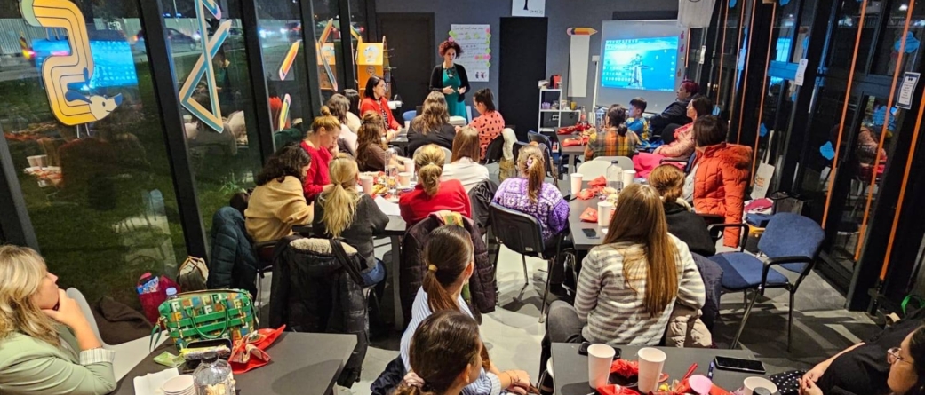 „Creează, joacă-te, reușește – pas cu pas”: Seria atelierelor de formare profesională dedicate cadrelor didactice din învățământul primar continuă