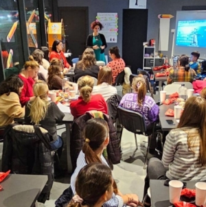 „Creează, joacă-te, reușește – pas cu pas”: Seria atelierelor de formare profesională dedicate cadrelor didactice din învățământul primar continuă