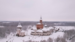 Ierarhii Maramureșului și Sătmarului au slujit la Mănăstirea Scărișoara Nouă cu ocazia hramului