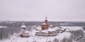 Ierarhii Maramureșului și Sătmarului au slujit la Mănăstirea Scărișoara Nouă cu ocazia hramului