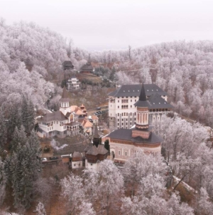 Liturghie arhierească la Mănăstirea „Sfânta Ana” Rohia în această duminică
