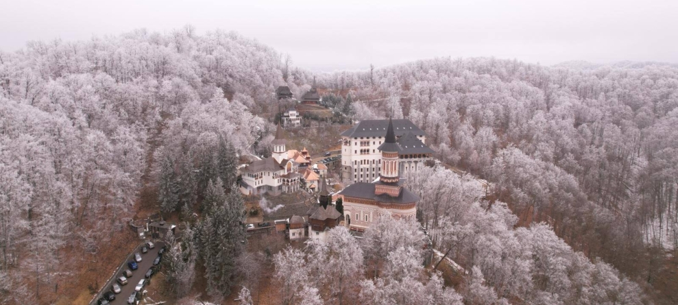 Liturghie arhierească la Mănăstirea „Sfânta Ana” Rohia în această duminică