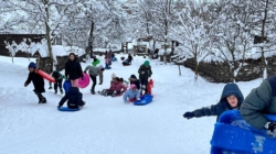 Copiii școlari de pe Pirită au ieșit la tradiționalul săniuș