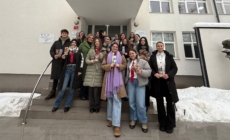 Semne de carte cu citate din opera eminesciană, oferite trecătorilor de elevii Colegiului Național „Mihai Eminescu”