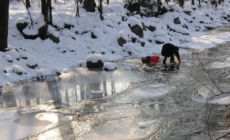 Cu mâinile în apă înghețată: amintiri despre lăutu’ hainelor