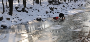 Cu mâinile în apă înghețată: amintiri despre lăutu’ hainelor