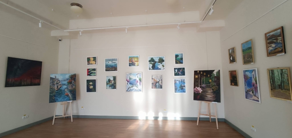 Expoziția de pictură „Conversații Cromatice” se vernisează la Centrul Cultural Pastoral „Sfântul Iosif Mărturisitorul” din Sighetu Marmației
