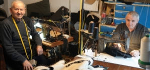 Vasile și Ioan Marinca din Sârbi contribuie la păstrarea tradiției și a portului popular