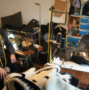 Vasile și Ioan Marinca din Sârbi contribuie la păstrarea tradiției și a portului popular