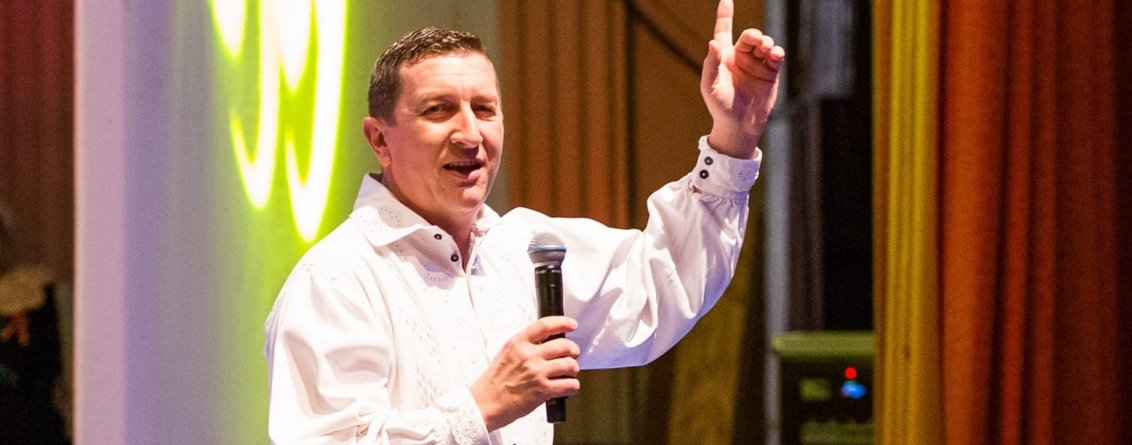 Îndrăgitul interpret Petrică Mureșan, invitat special la Șezătoarea din Boiu Mare