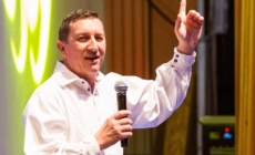 Îndrăgitul interpret Petrică Mureșan, invitat special la Șezătoarea din Boiu Mare