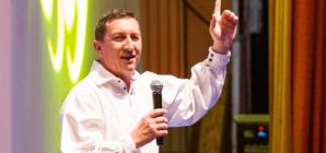 Îndrăgitul interpret Petrică Mureșan, invitat special la Șezătoarea din Boiu Mare