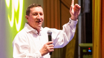 Îndrăgitul interpret Petrică Mureșan, invitat special la Șezătoarea din Boiu Mare