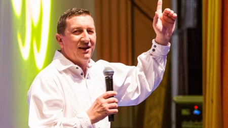 Îndrăgitul interpret Petrică Mureșan, invitat special la Șezătoarea din Boiu Mare