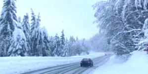 Iarna pune stăpânire pe Maramureș: trafic dificil și viscol la munte
