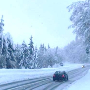 Iarna pune stăpânire pe Maramureș: trafic dificil și viscol la munte