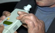 Culmea inconștienței: șapte copii într-o mașină condusă de un bețiv fără permis