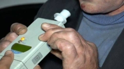 Culmea inconștienței: șapte copii într-o mașină condusă de un bețiv fără permis